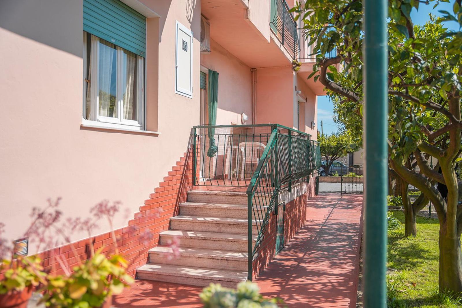 Casa Vacanze Ferrando Pietra Ligure Exterior foto