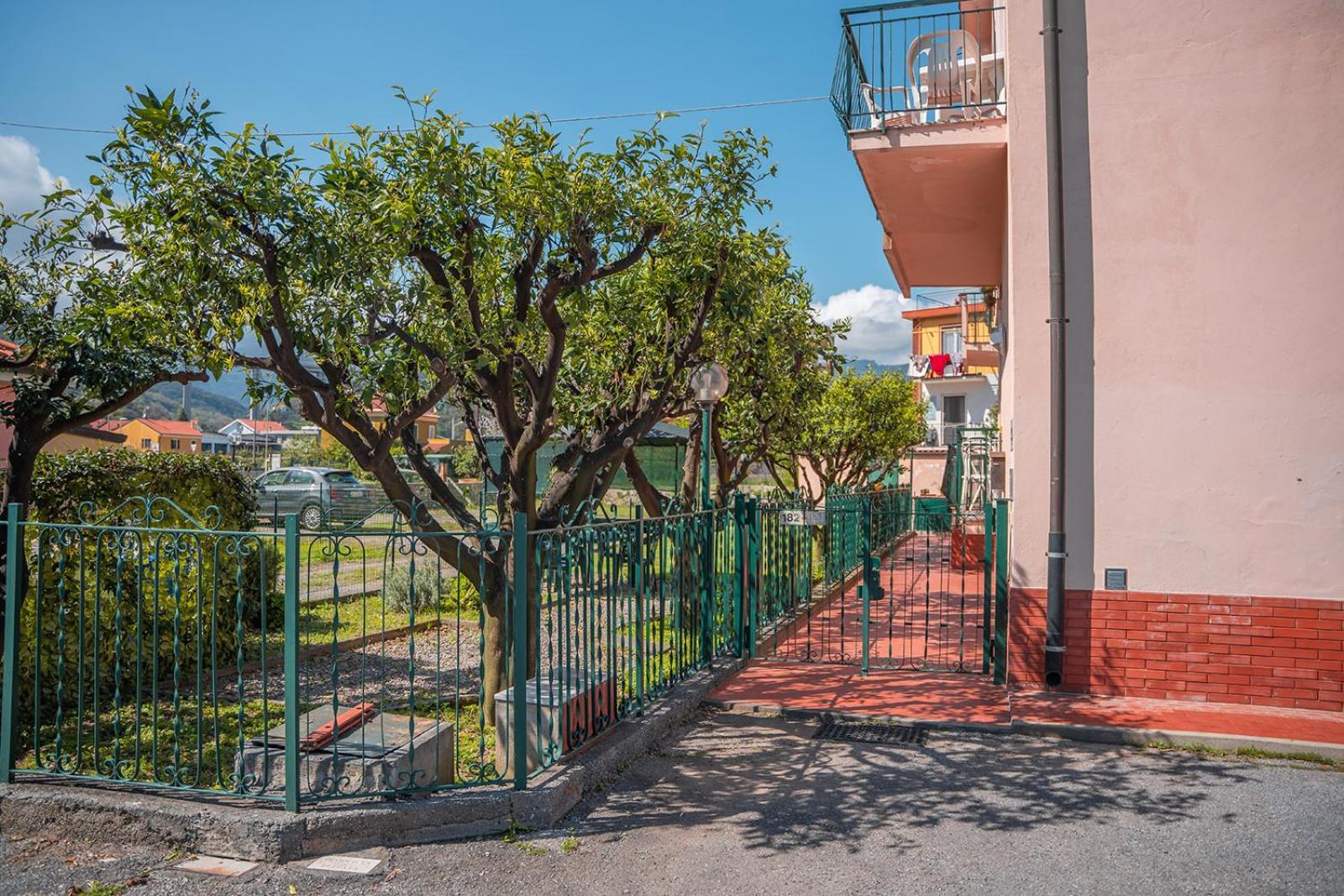 Casa Vacanze Ferrando Pietra Ligure Exterior foto